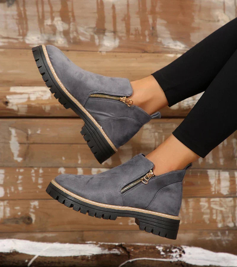 Botas ortopédicas Vibes Madrid Angela AURDONNA para mujeres, en color negro, con diseño cómodo y soporte para el pie.