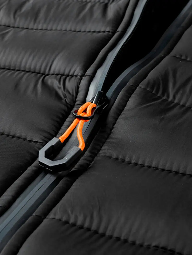 Abrigo con capucha elegante